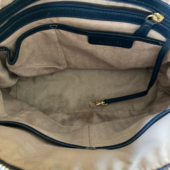 Michael Kors Medium Saffiano - Picture 5 of 6